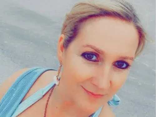 Julie B.