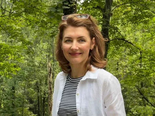 Agnes L.