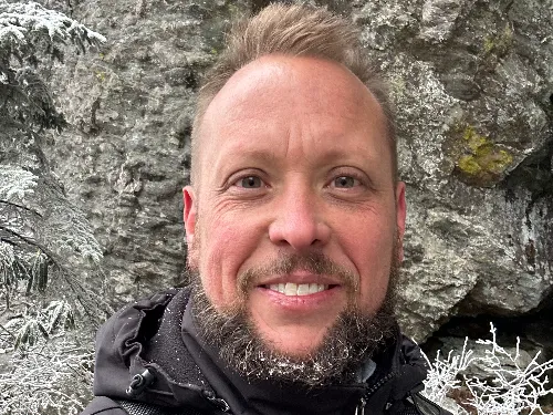 Chris W.