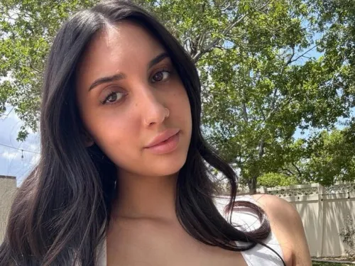 Bella  R.