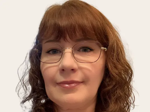 Anita R.