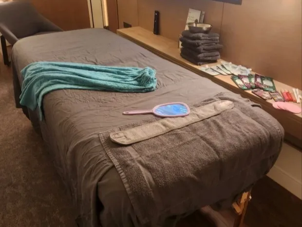 Mia the body worker 