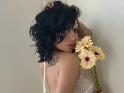 Laura L.