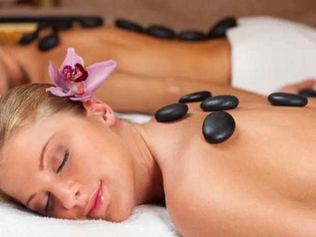 Nuru massage therapist 