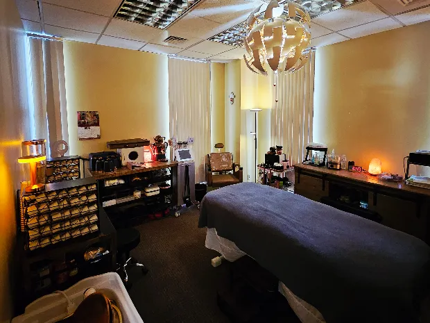 Heavenly Hands Massage & Acupuncture 