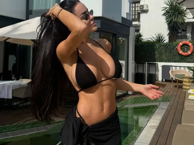 Erotic massage therapist 