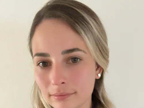 Yisenia C.
