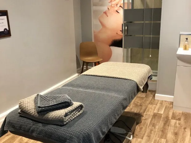Nuru massage therapist 