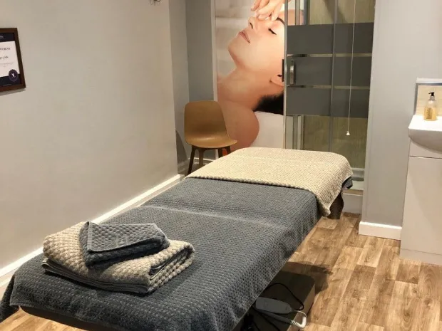 Nuru massage therapist 