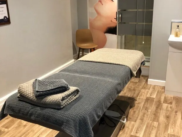Nuru massage therapist 