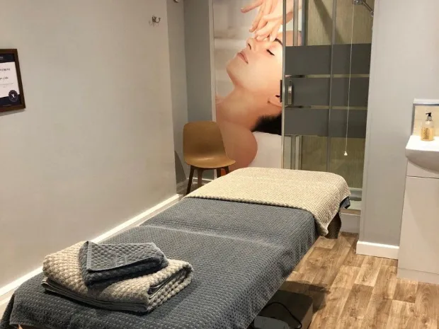 Nuru massage therapist 