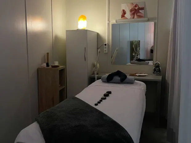 Nuru massage therapist 
