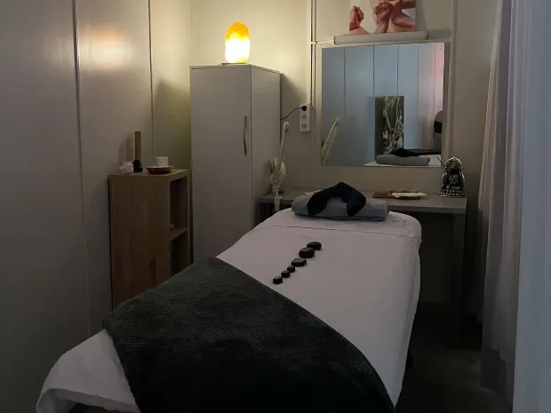 Nuru massage therapist 