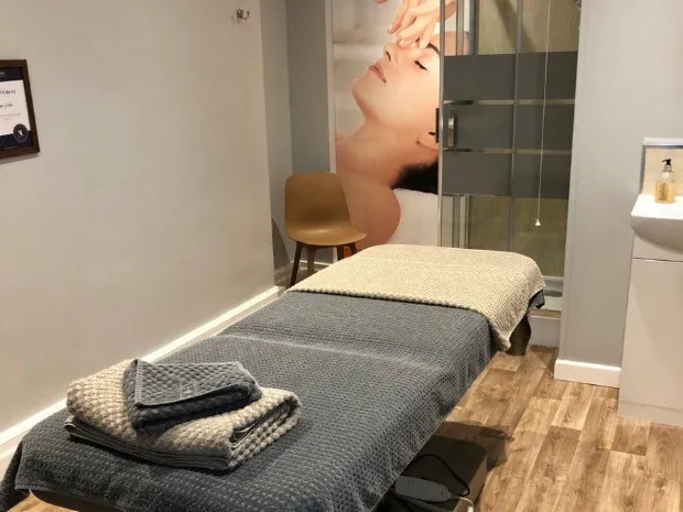 Nuru massage therapist 