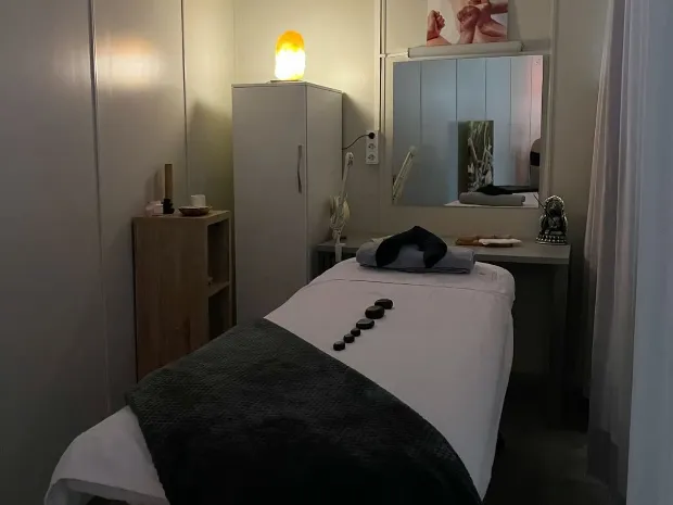 Nuru massage therapist 