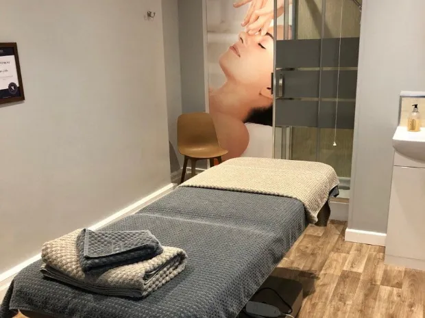 Nuru massage therapist 