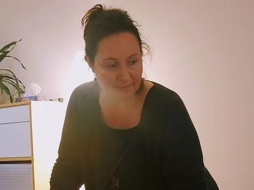 Laura R.