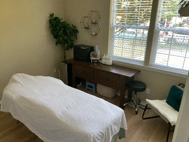 2 Feathers Massage