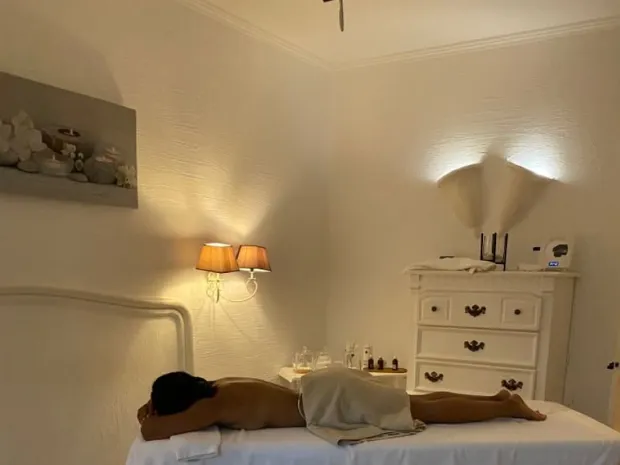 Nuru massage therapist 