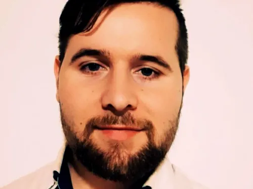 Nicolas b.