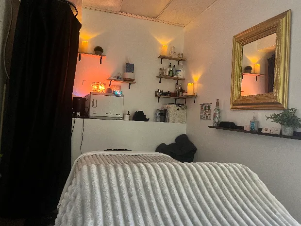 Royal Embrace Massage and Wellness