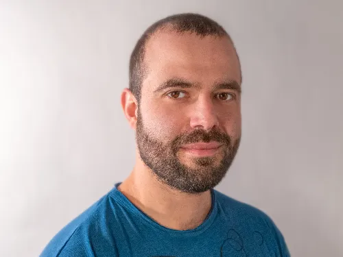 Ari M.