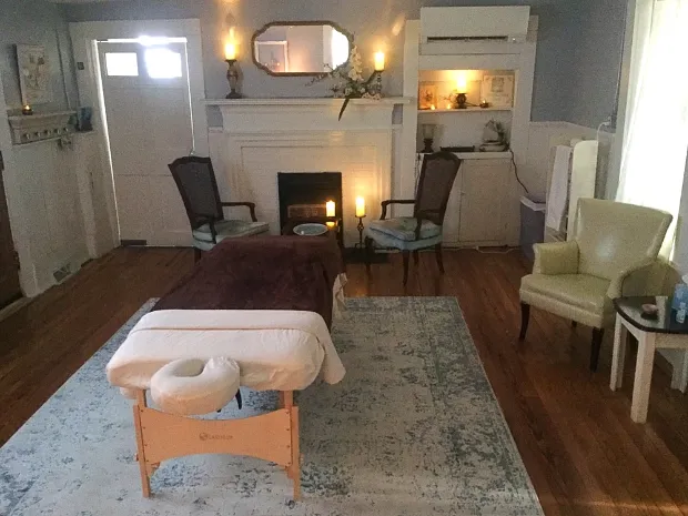 Lindsay T. Quinn, LMT