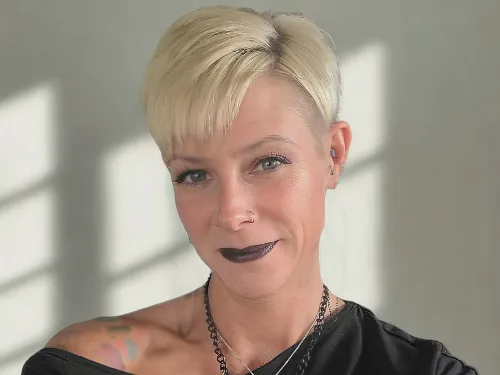 Nikki G.