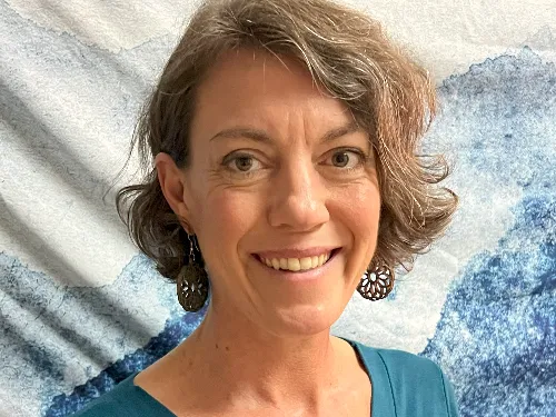 Robyn R.