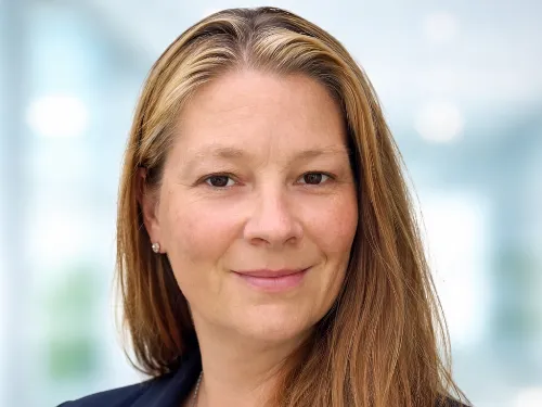 Elisabeth R.