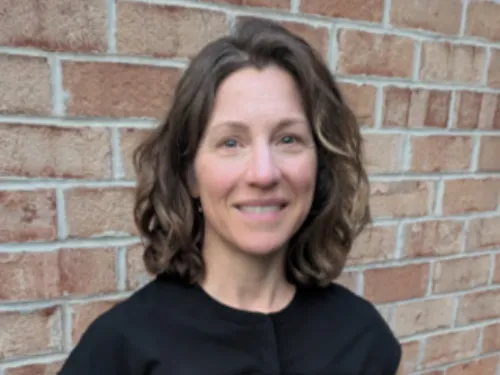 Kim R.